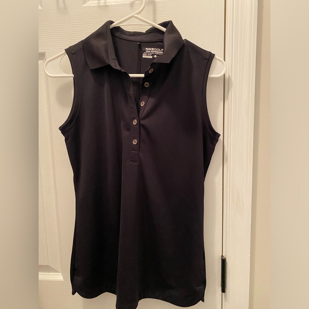 Sleeveless golf shirt